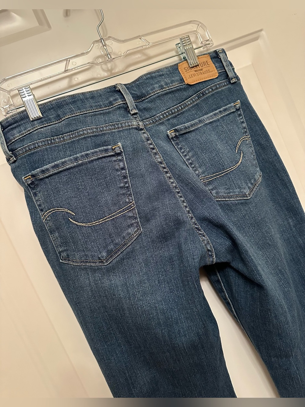 Signature Gold Mid-Rise Bootcut Jeans Size 10M (Tagged 30x32) Like New! - Picture 6 of 10